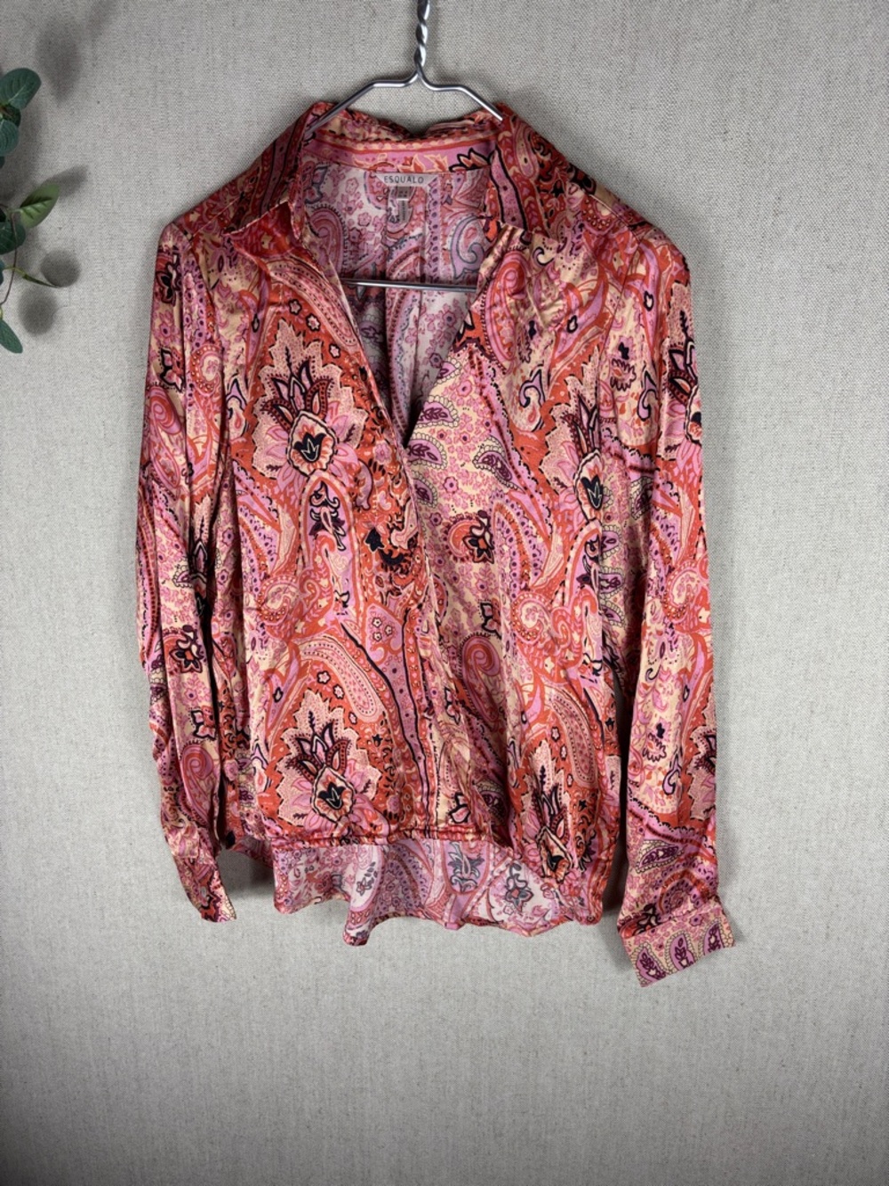Esqualo > Pink Paisley Long-Sleeve V-Neck Blouse 6 - Picture 5 of 7